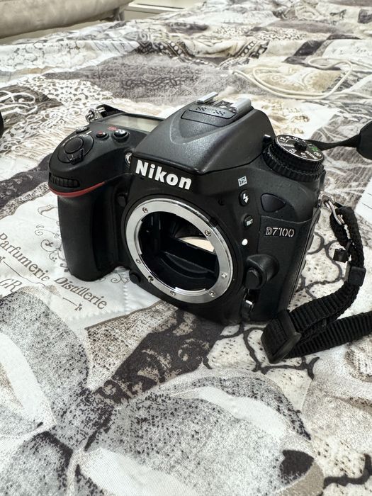 Nikon D7100 + AF-S NIKKOR 18-140mm 3.5-5.6
