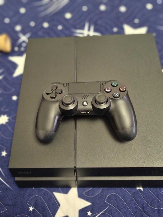 Vand ps 4 într-o stare foarte bună