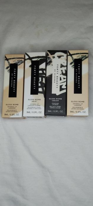 Luciu de buze Fenty Beauty Gloss Bomb Universal Lip Luminizer.
