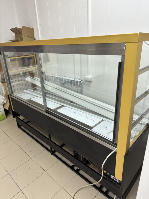 Витринный холодильник