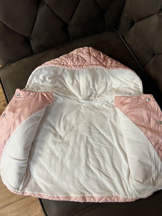 Продам ветровки и куртки для девочки