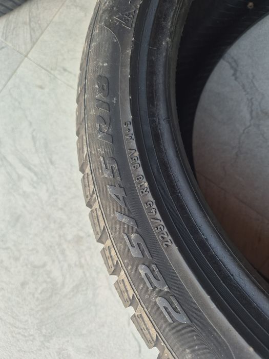 Vând cauciucuri 225/45/18 M+S 2buc imp Germania//Pirelli//