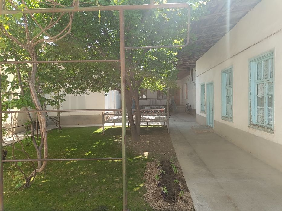 Uchaska 6 sotiqli sotiladi yaxwi maxalla kokcha oqtepa