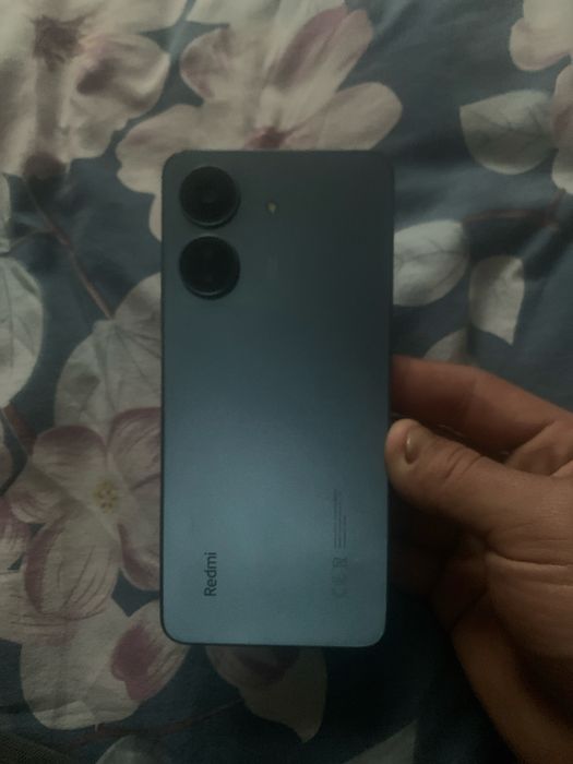 redmi 13 c. 900 ga beraman   sotiladi. holati. yaxshi. ayibi yoq karap