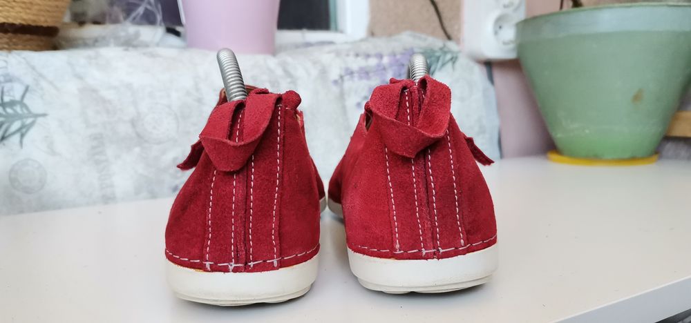 Червени обувки Think! 37.5н.Естествена велур