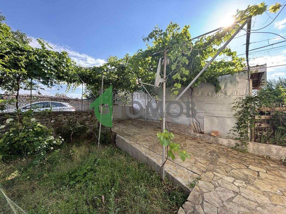 Прекрасна триетажна къща в село Яворово