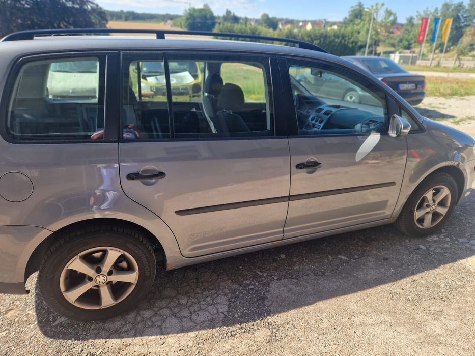 Vând Volkswagen Touran 2009 euro 5  1.4 benzina