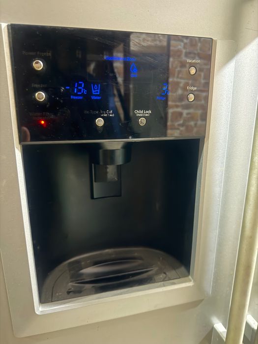 Холодильник Samsung в отличном состояний