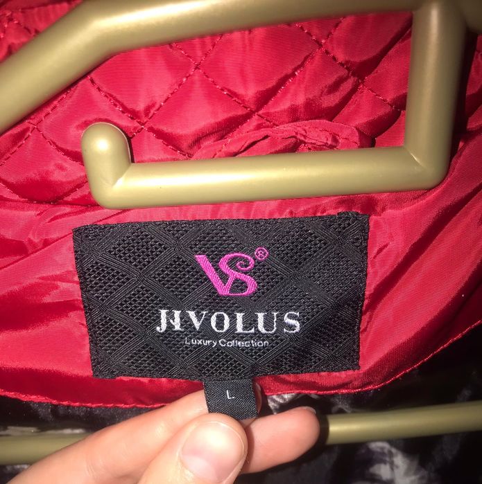 Жылы сырт киим сатылады