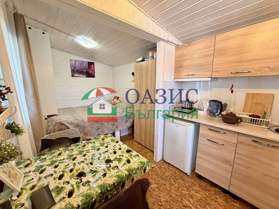 Топла къща 32 кв. + фундамент 80 кв., парцел 947 кв. село Порой,