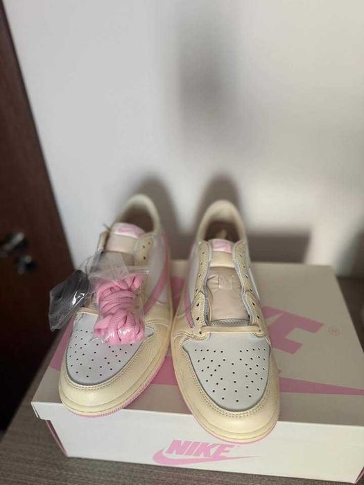 Travis Scott x Air Jordan 1 “Shy Pink”