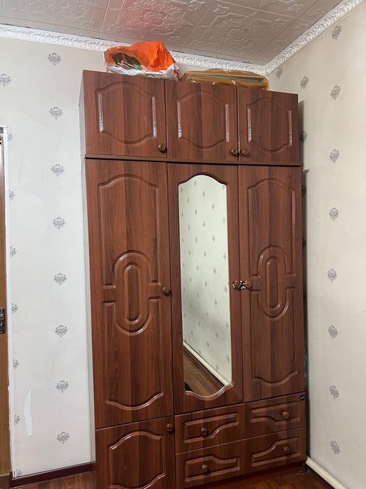 Продам шифоньер и кровати