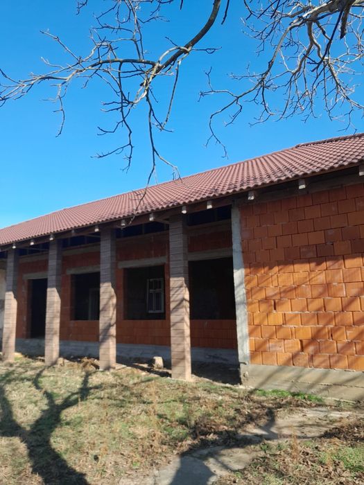 Vând casa la Grăniceri 285mp cu gradina suprafață totală 4500 mp
