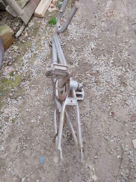 Vând bicicleta pentru piese