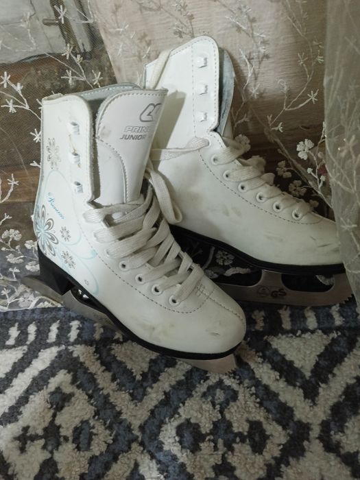 Продам коньки для фигурного катания