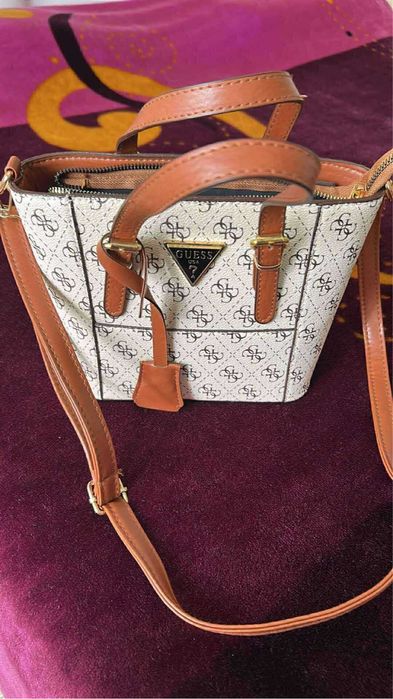 Дамска чанта Guess