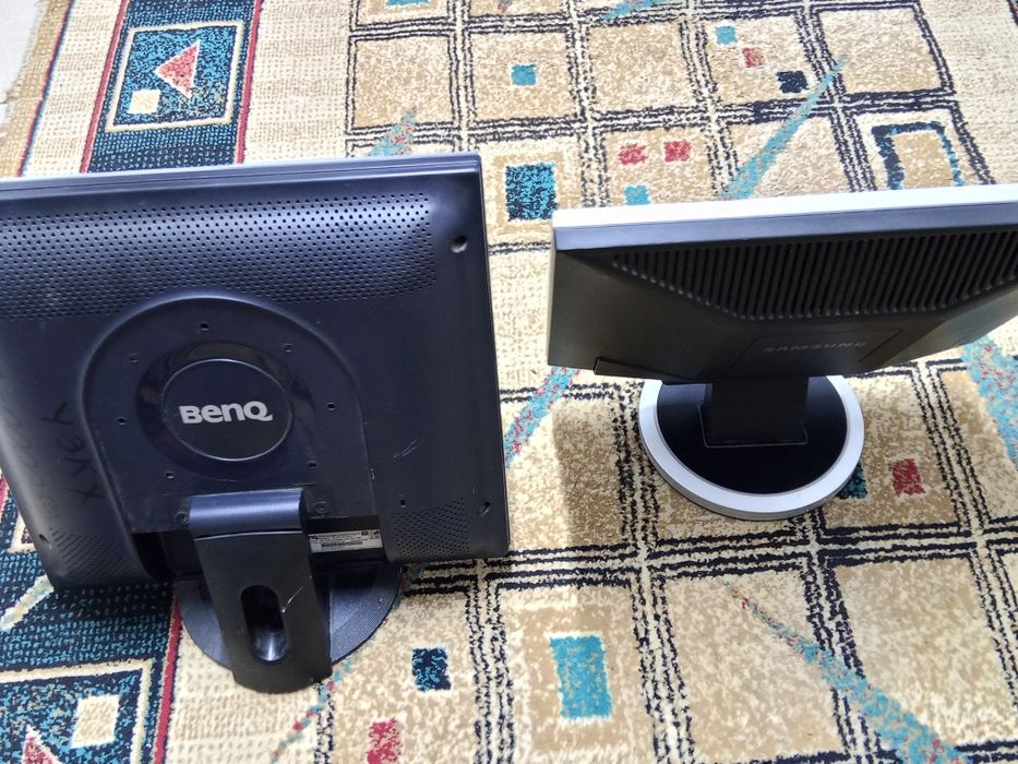 Два монитора Samsung и BenQ