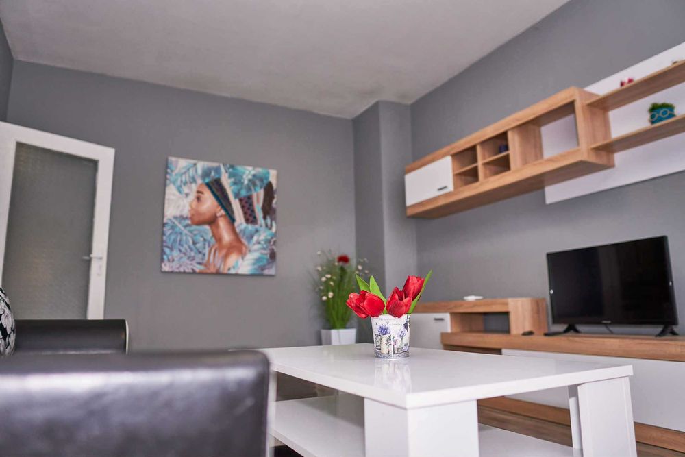 Дава се под наем Тристаен апартамент в Варна, Базар Левски - 60 кв.м за 600 € - Снимка #1