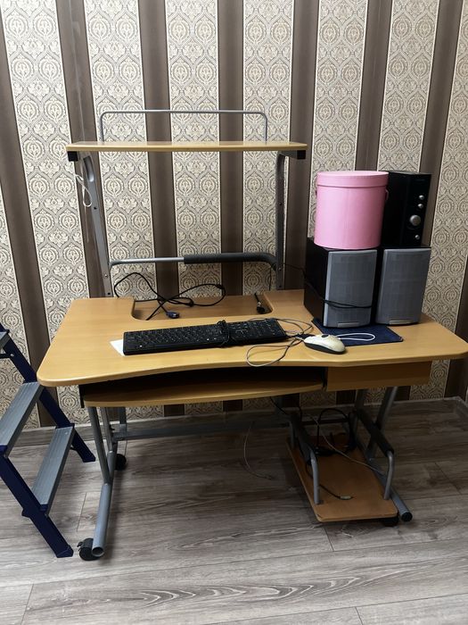 Компьютерный стол
