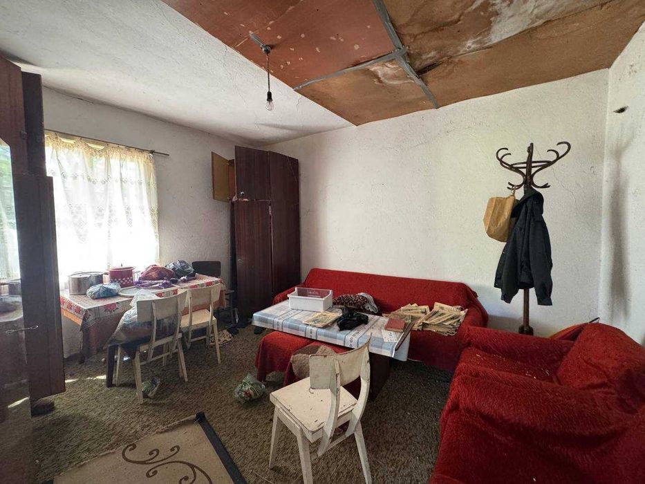 Едноетажна къща с мазе в село Смолник, област Бургас