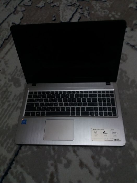 Asus notebook sotiladi