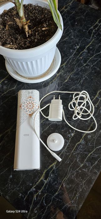 Зарядно и калъф за ел. четка  OralB