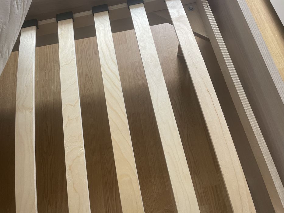 Спальный кровать