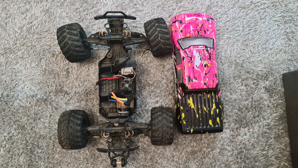 Masina cu telecomanda quantum maverick