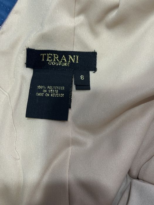 Платье с камешками