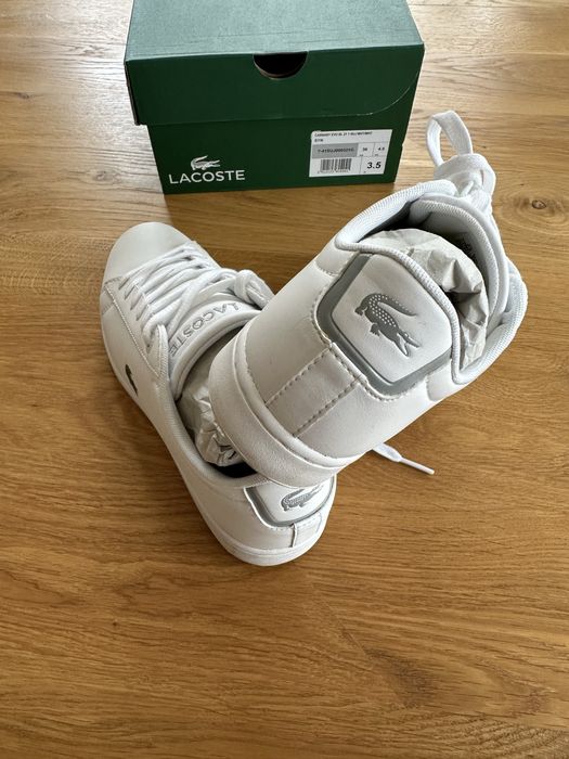 Продавам бели детски кецове Lacoste - 36 номер