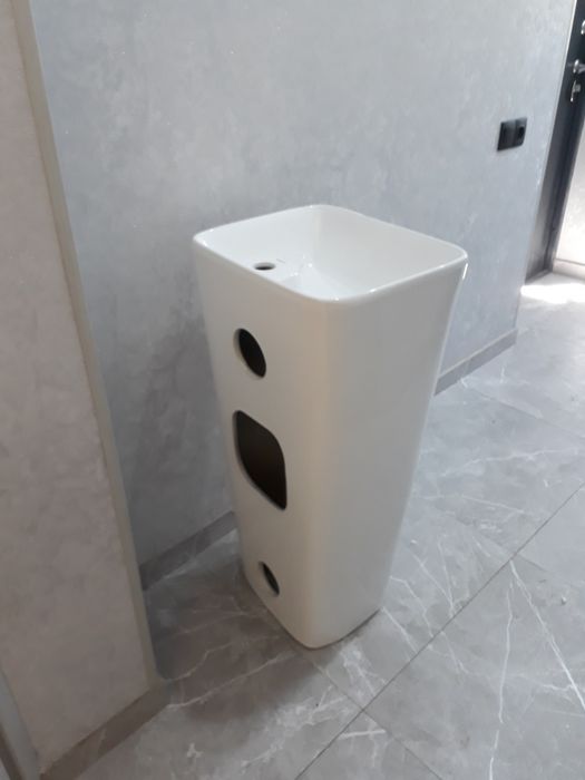 Раковина-пьедестал для ванной.