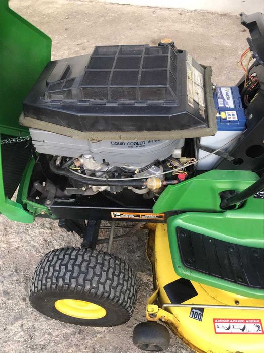 Tractoras gazon JOHN DEERE,2 pistoane