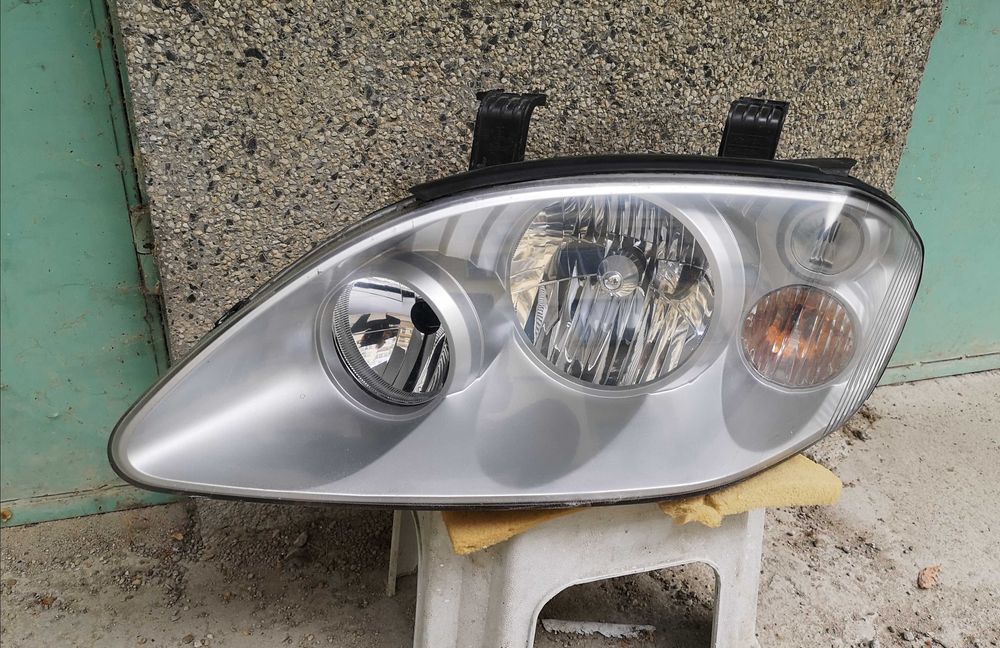 Оригинален фар Ssang Yong Rodius
