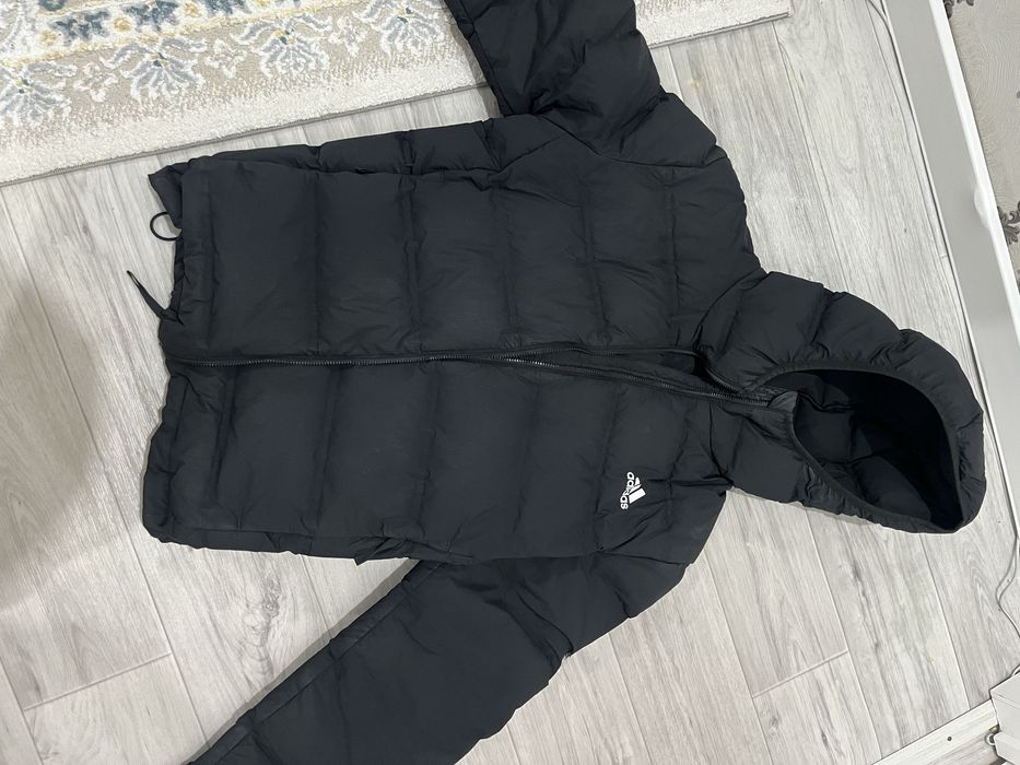 Продается куртка adidas