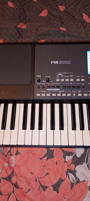 Продавам Korg pa 600