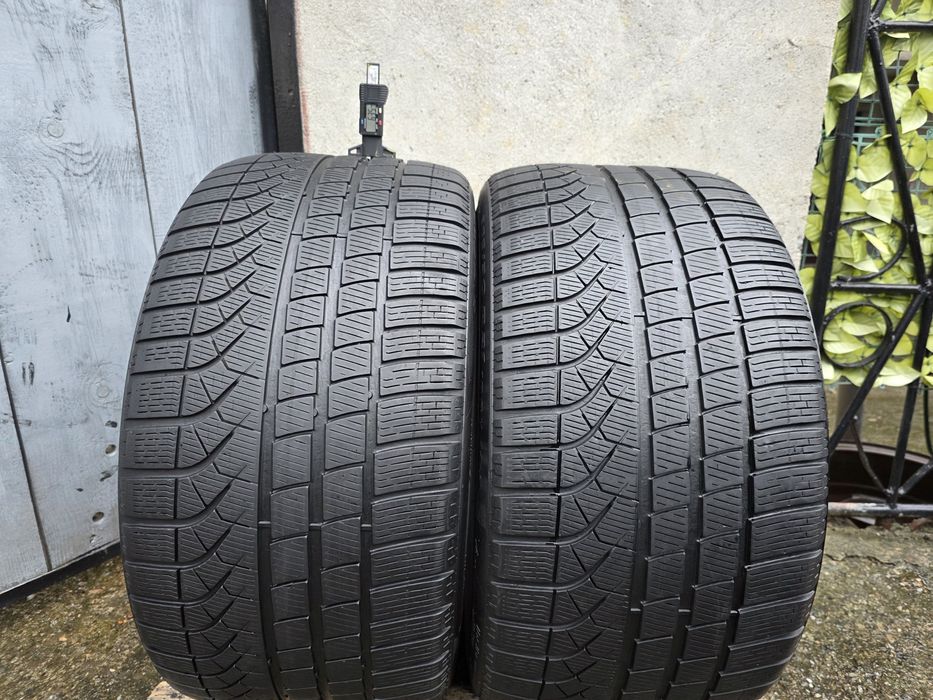 Vând două anvelope de iarna pirelli 305 30 21  dot 2821