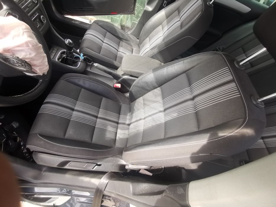 Interior Golf 6 Match Hatchback (4 usi) - Scaune Încălzite + Banchetă cu Cotieră și Isofix