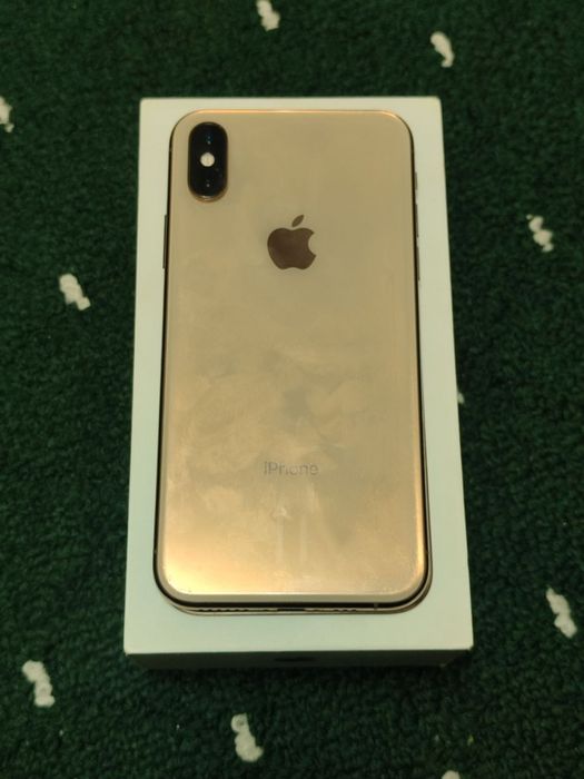 Iphone xs gold.