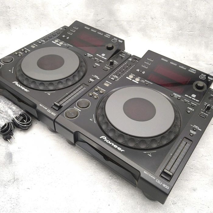 Pioneer CDJ-900.