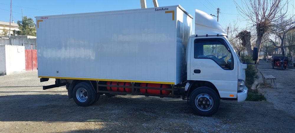 Isuzi sotiladi. Ishlab turgan moshina