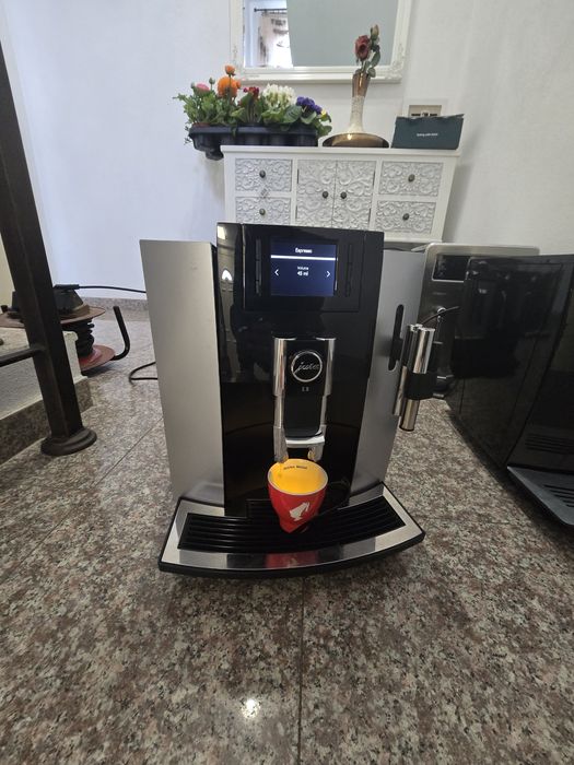 Кафемашина Jura e8