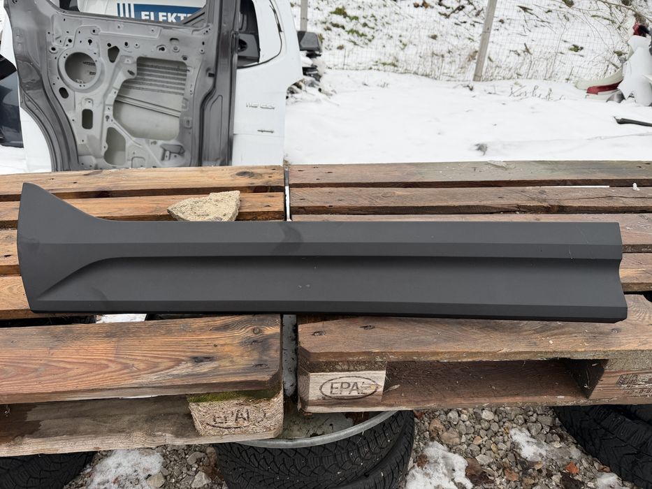 Лайстна врата Volvo XC40