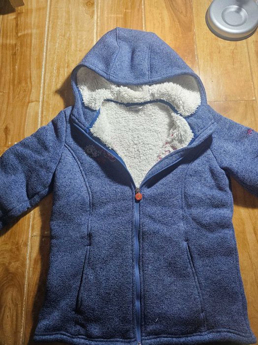 Продам кофточки для девочки.