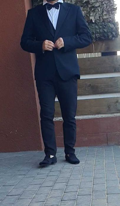 vând costum bărbați