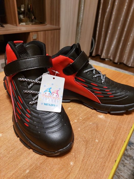 Продам осенние кросовки на мальчика