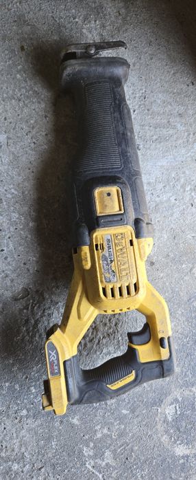 ferestrau dewalt  schimb cu  modelul cel mic tot dewalt