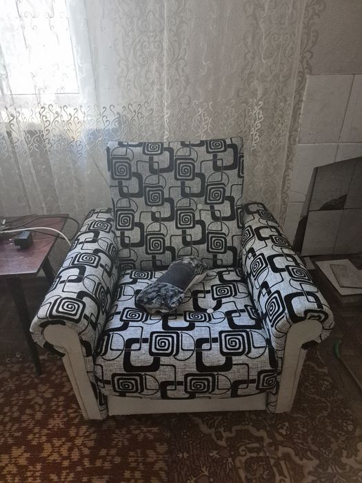 Продаётся диван-кровать и два кресло