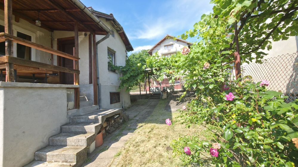 Продава се къща в село Вискяр, община Перник