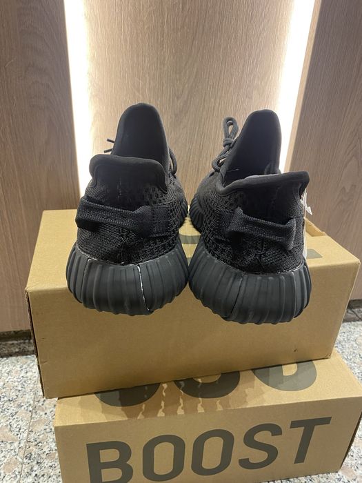 Yeezy Boost 350v2 Onyx Black
