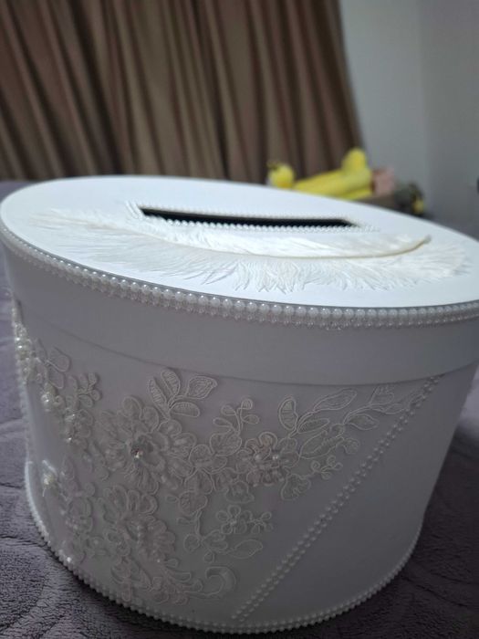 Продава се чисто нова кутия за пари!